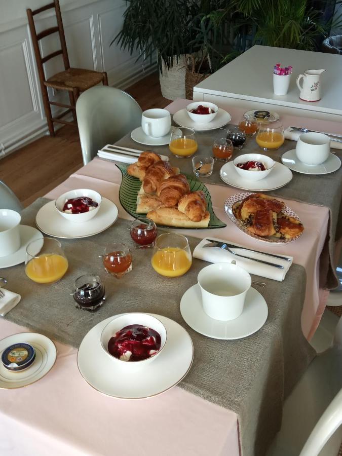 Les Mariesis Bed & Breakfast Osmanville ภายนอก รูปภาพ